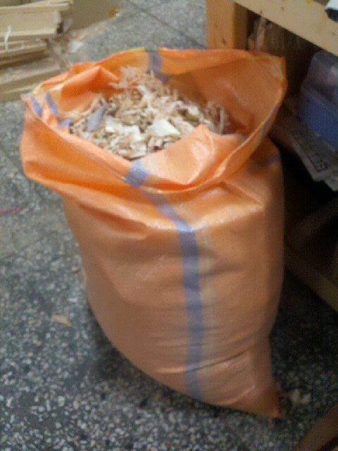 톱밥.jpg