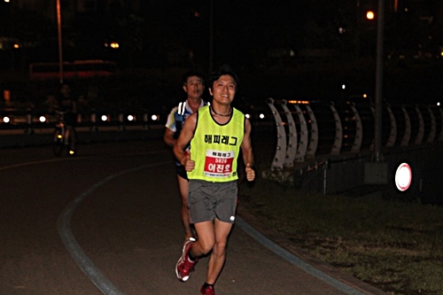 runner.jpg runner.jpg